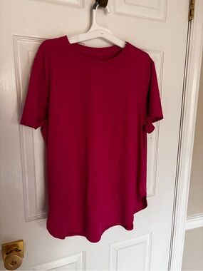 Pinspark Crewneck Athletic Short Sleeve Tee in Berry Pink